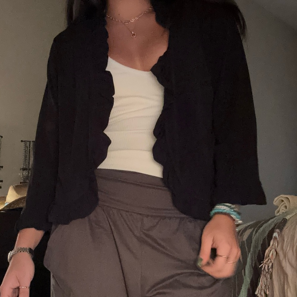 Chic Black Ruffled Cardigan - Picture 3 of 3